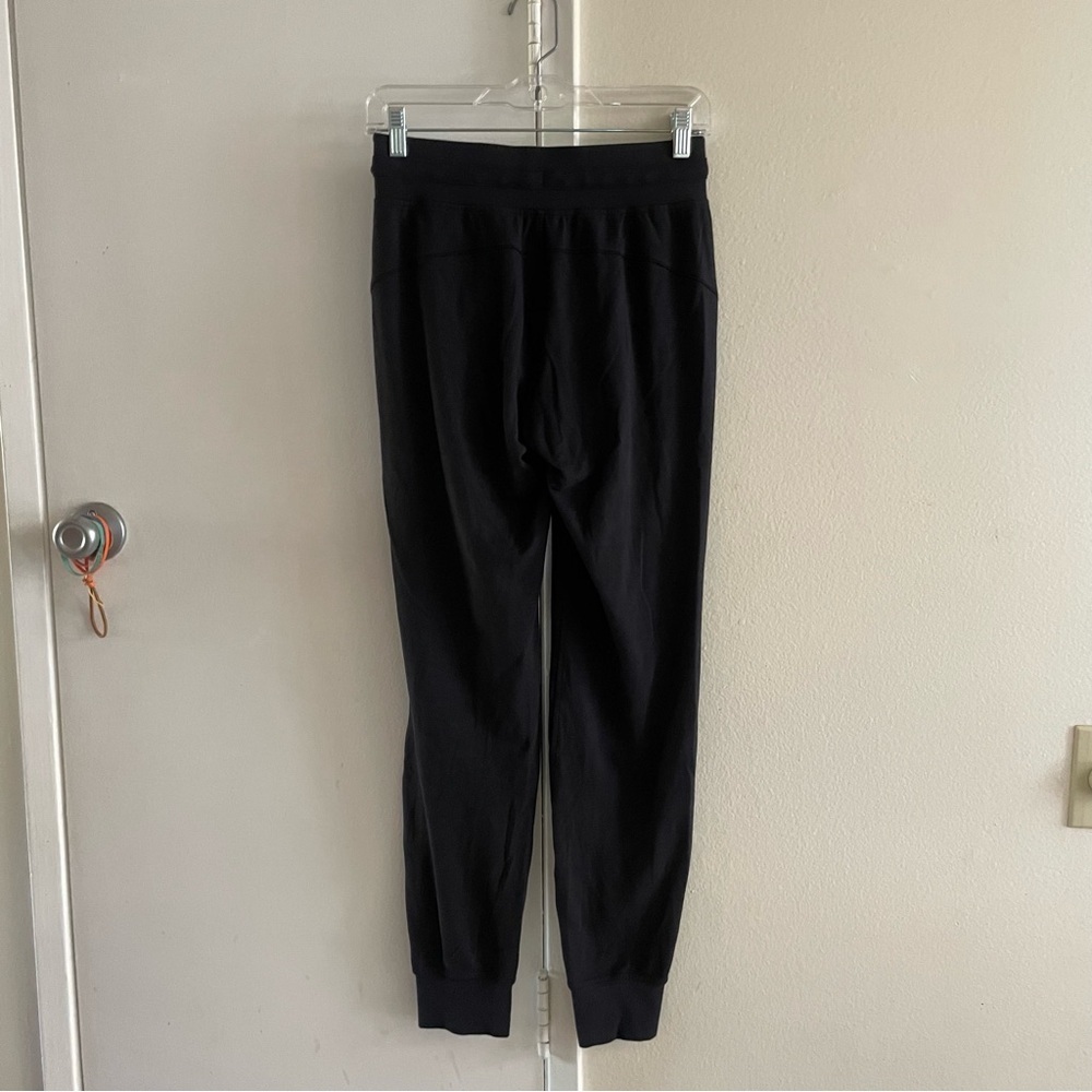 Lululemon black joggers size 4